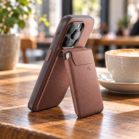 Peak Design Stand Wallet – Redwood – Illustrationsfoto (KI)
