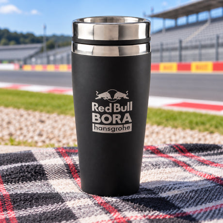 Red Bull Bora Hansgrohe isolierter Thermobecher mit Logo – Illustrationsfoto (KI)