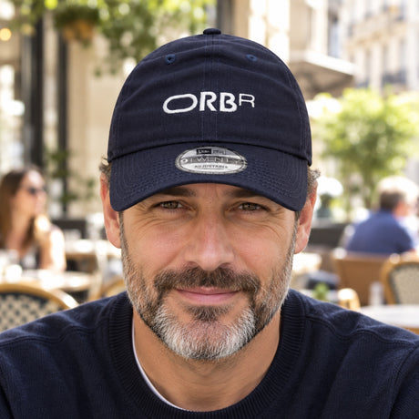 Red Bull Racing F1 ESS ORBR Freizeit-Cap – Dunkelblau – Illustrationsfoto (KI)