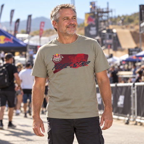 Red Bull Rampage Cliff T-Shirt – Illustrationsfoto (KI)
