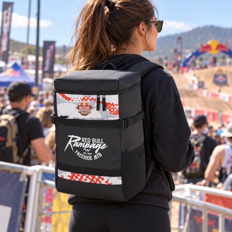 Red Bull Rampage TERRAIN Rucksack – Schwarz – Illustrationsfoto (KI)