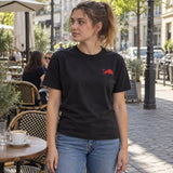 Red Bull Ring ECLIPSE Casual T-Shirt – Black with RRI Motif – ilustrační foto 2 (AI)