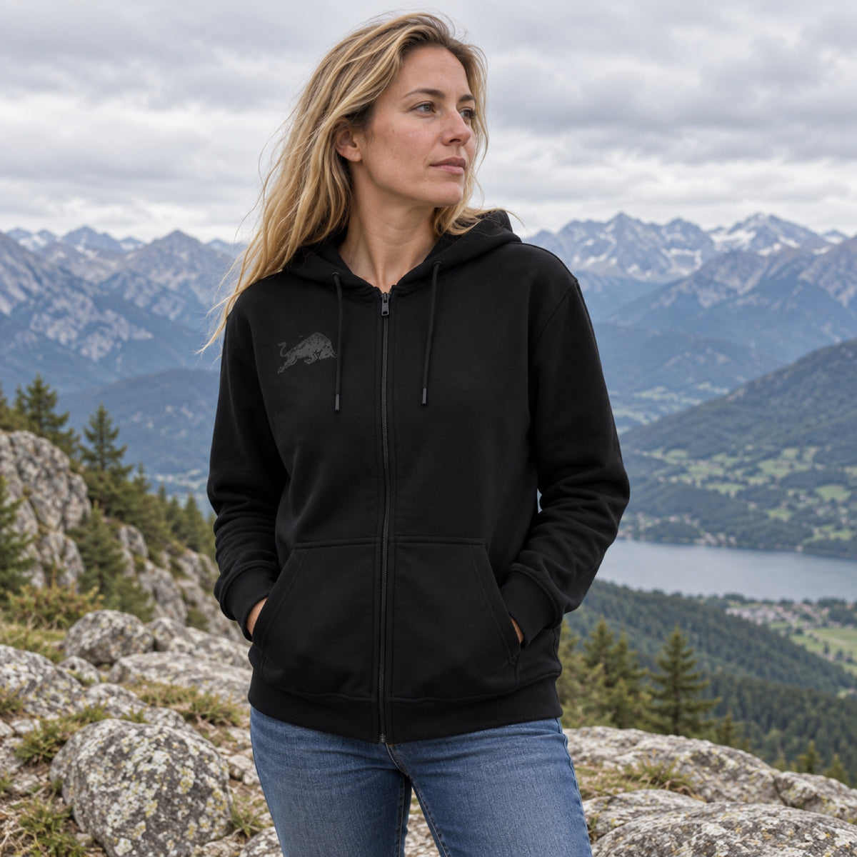 Red Bull Ring Paddock Fan Zip Hoodie – Black – ilustrační foto 2 (AI)