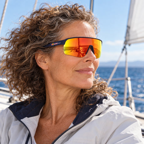 Red Bull Spect DAKOTA Sonnenbrille – Blau mit orangefarbenem Glas – Illustrationsfoto (KI)