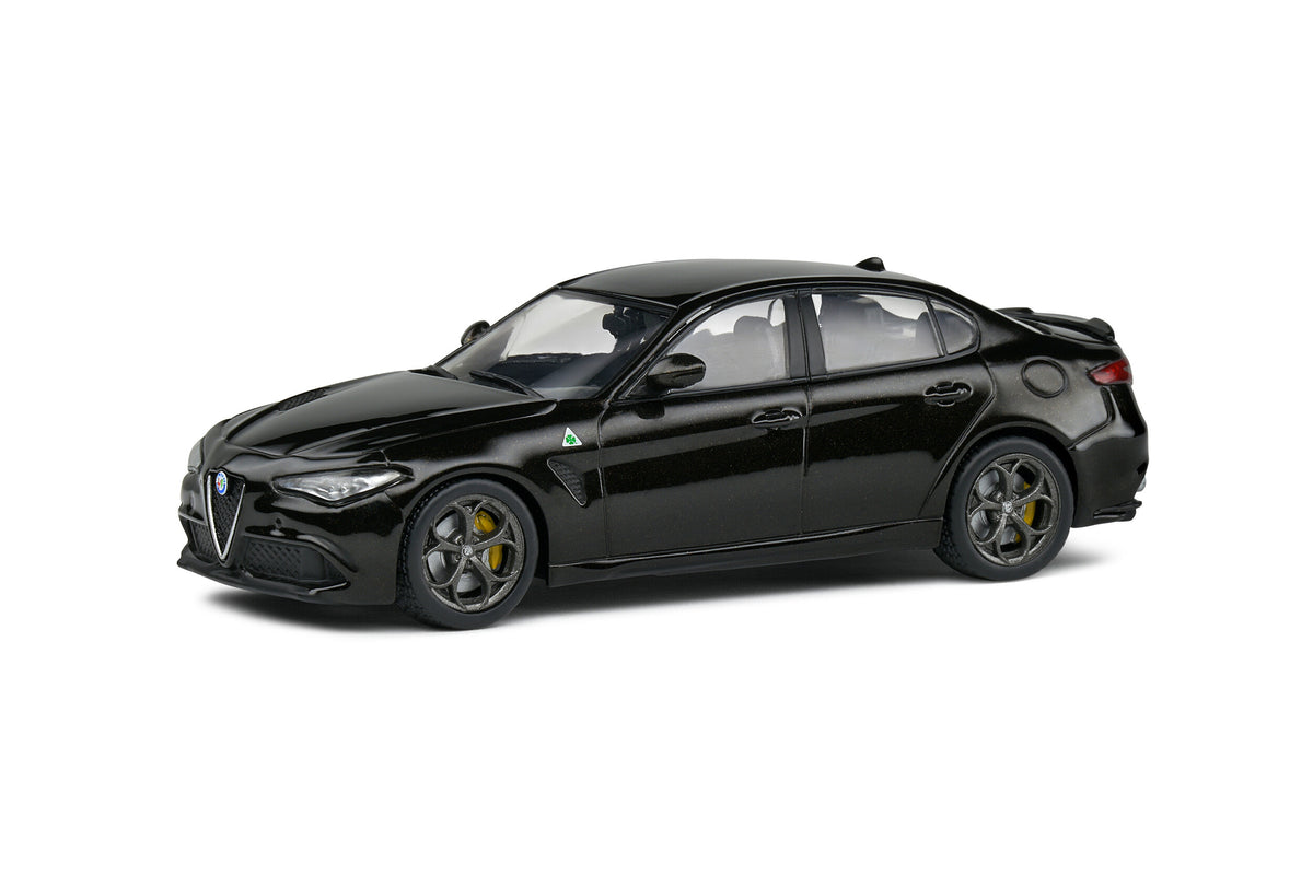 Modell Solido Alfa Romeo Giulia Quadrifoglio 1:43 schwarz