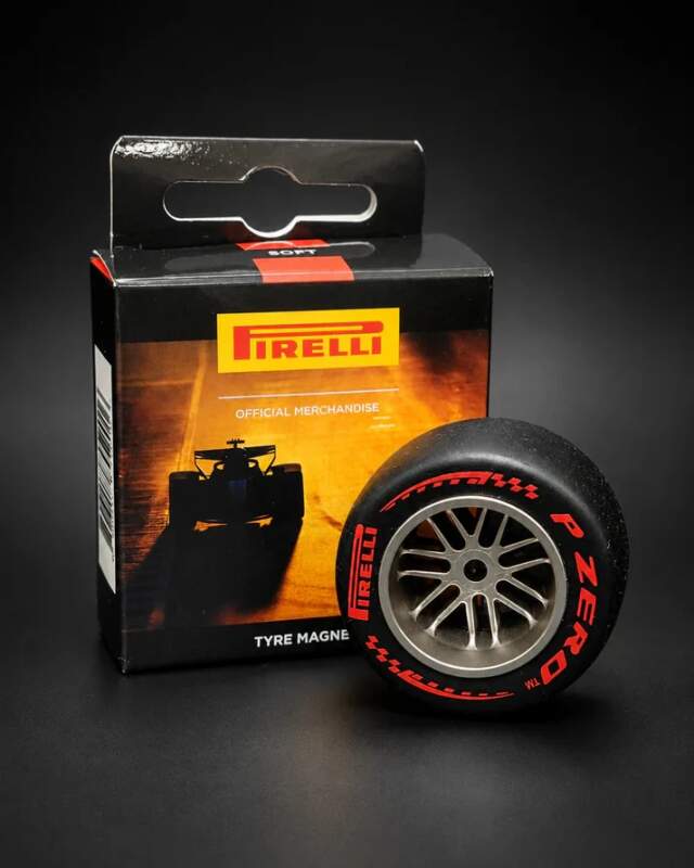 F1 Tech Pirelli TYRE 18 magnet, red