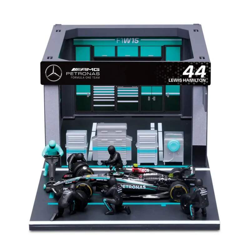 Modell Bburago Mercedes F1 1:43 Lewis Hamilton mit Boxenmodell