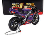 Modell NZG MotoGP - Ducati GP24 Jorge Martin im Maßstab 1:12 - World Champion Edition