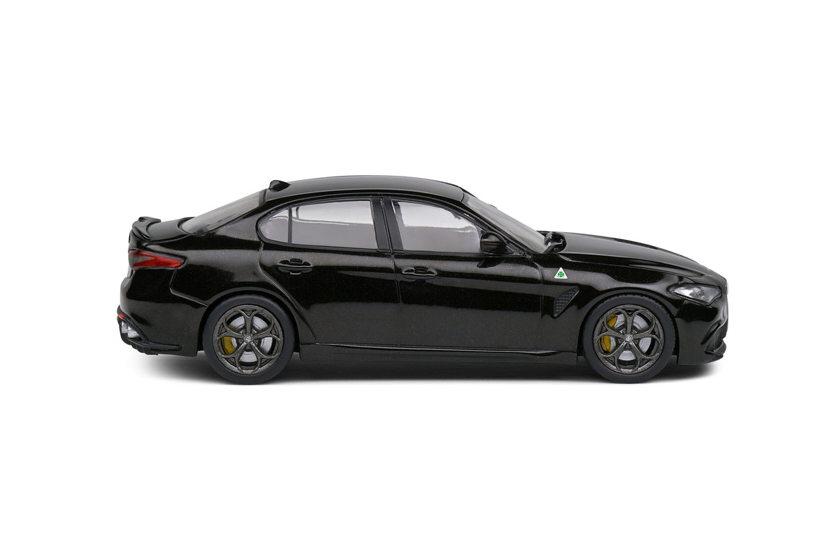 Modell Solido Alfa Romeo Giulia Quadrifoglio 1:43 schwarz