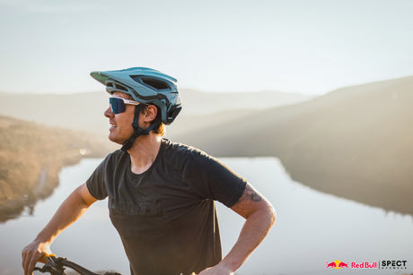 Red Bull Spect DAKOTA Sonnenbrille schwarz mit violett-grünem Glas